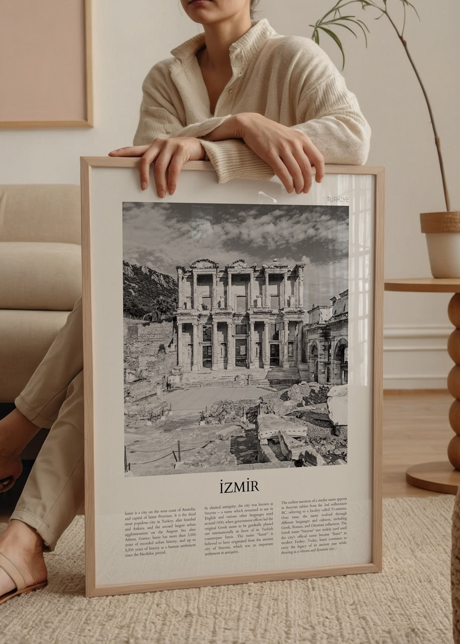 Black and white print of the Celsus Library in İzmir, showcasing ancient architecture.