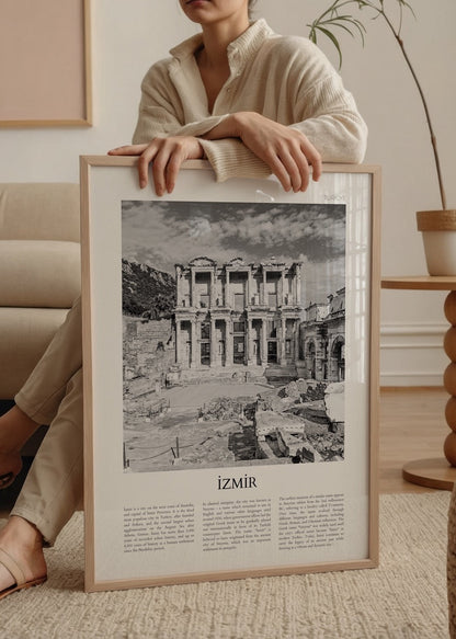 Black and white print of the Celsus Library in İzmir, showcasing ancient architecture.