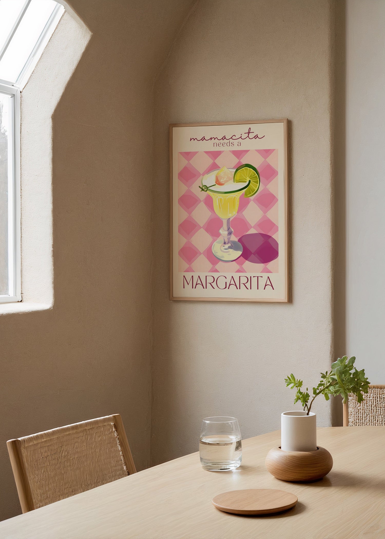 Illustration of a Margarita cocktail with lime on a pink background.