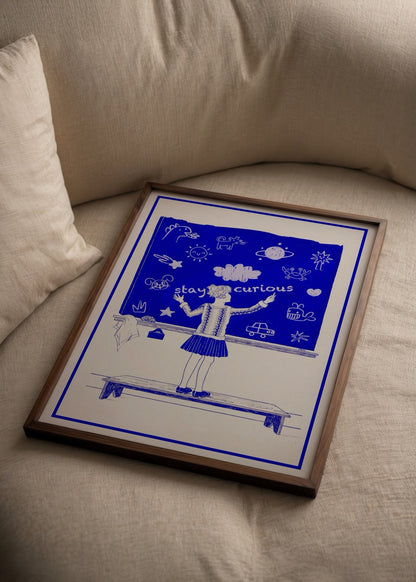 Stay Curious Poster Baskı featuring a girl in front of a blue chalkboard with doodles and the phrase &